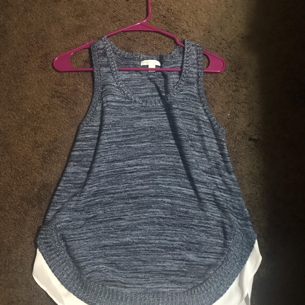 Blue sleeveless shirt with white lining small